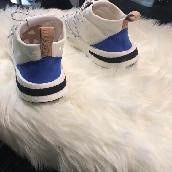 Women’s Adidas Sneakers - Picture 2 of 4